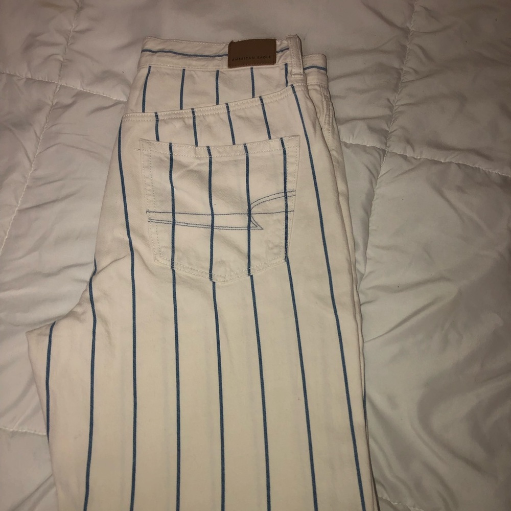 Brand new Never worn American Eagle Mom Jeans